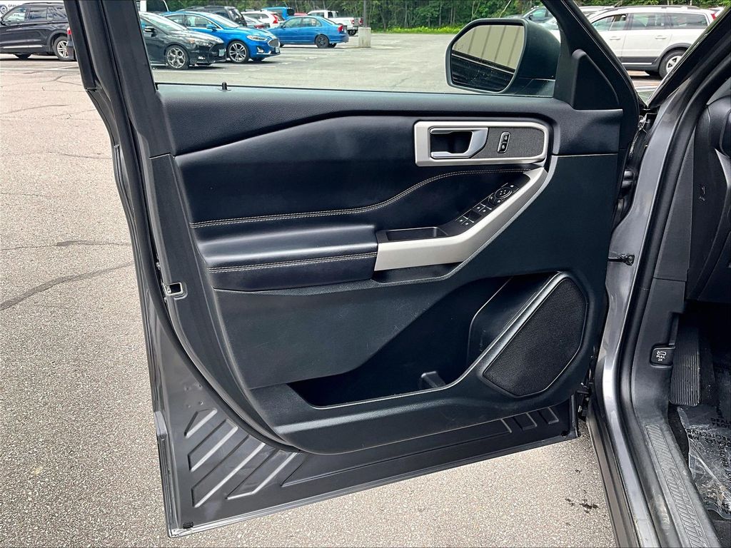 2023 Ford Explorer — photo 9