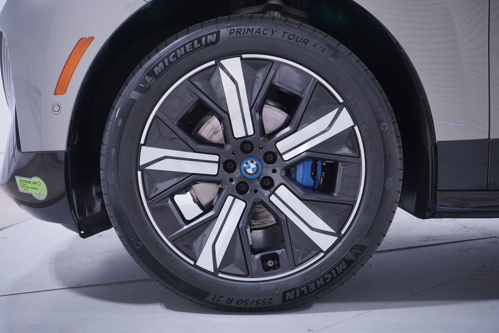 Thumbnail: 2023 BMW iX - 2