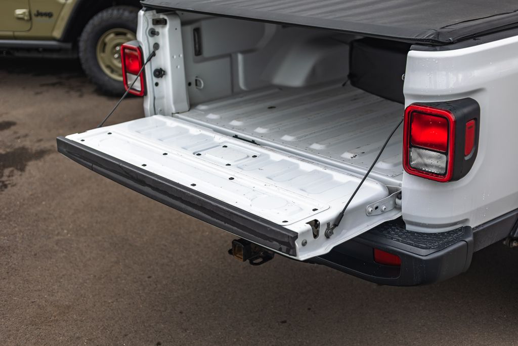 2020 Jeep Gladiator Sport thumbnail 10