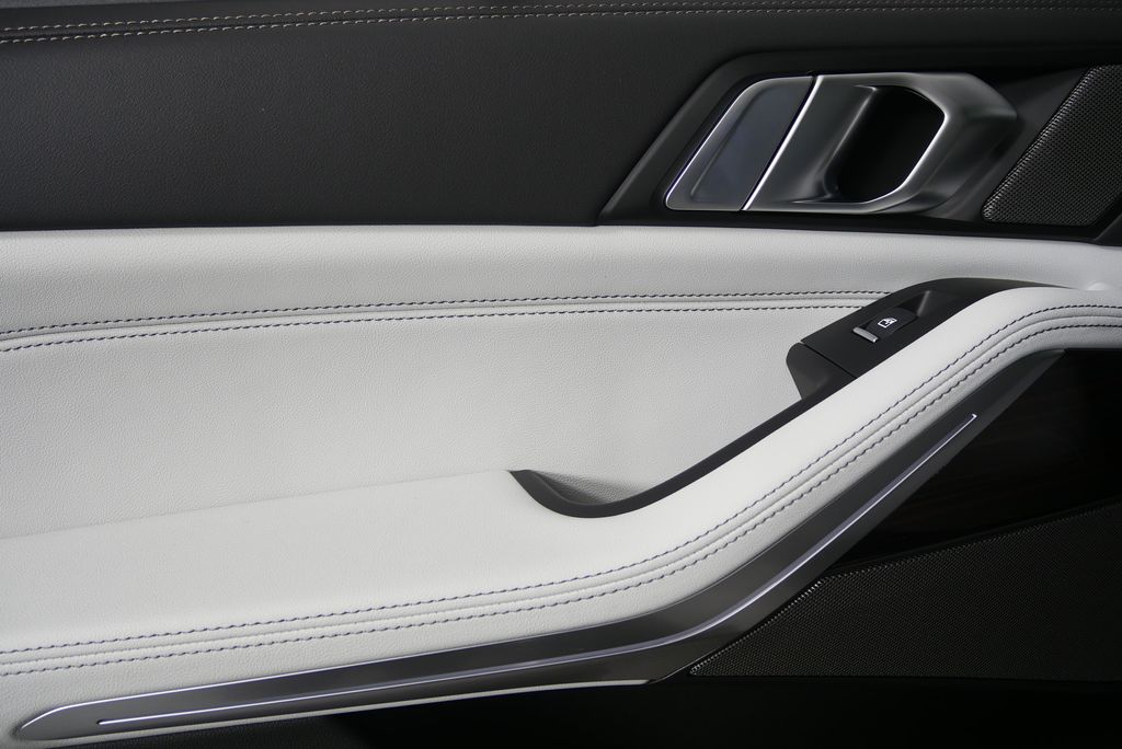 Thumbnail: 2026 BMW X5 - 13