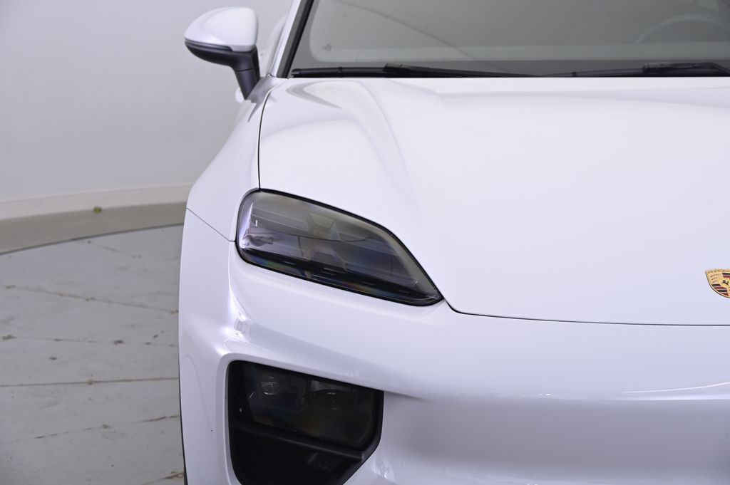 Thumbnail: 2024 Porsche Macan - 11