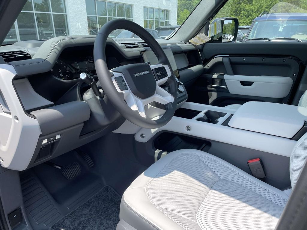 New 2026 Black Land Rover X-Dynamic SE image 13