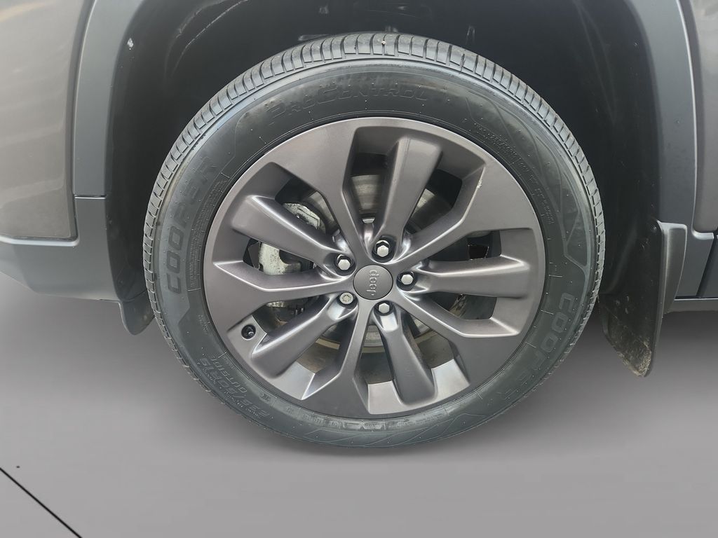 2021 Jeep Cherokee Latitude Lux Gray at Subaru and VW of Moon Township