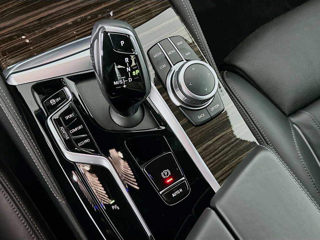 2022 BMW 5 Series M550i xDrive 17