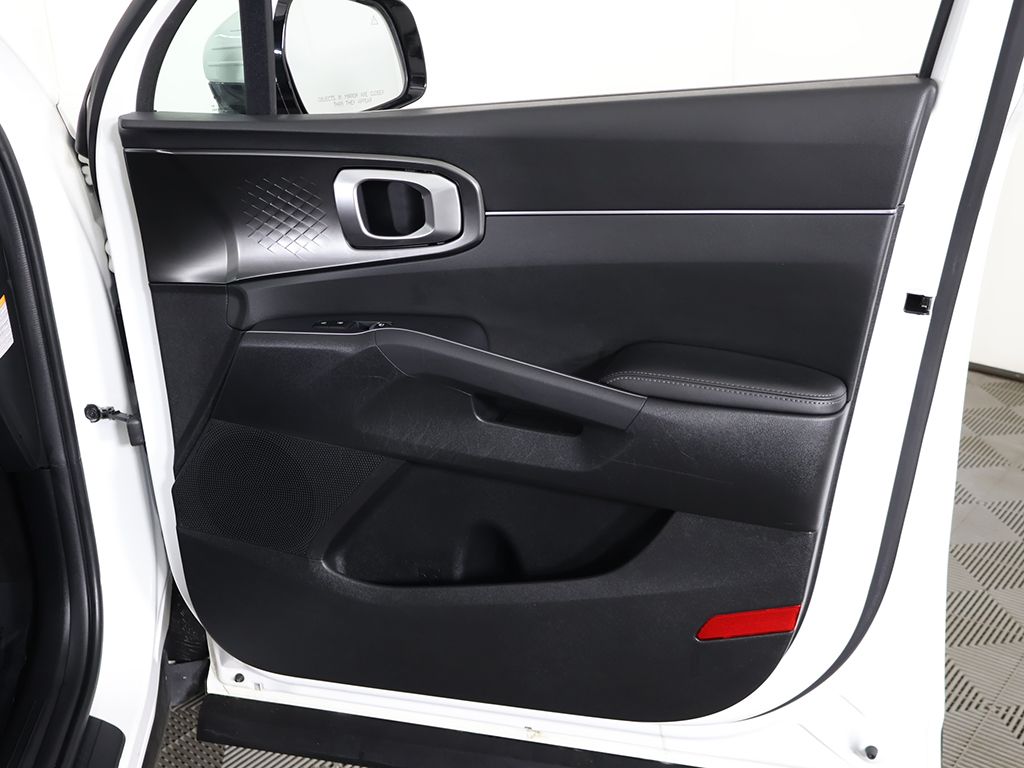Used 2022 White Kia EX image 26