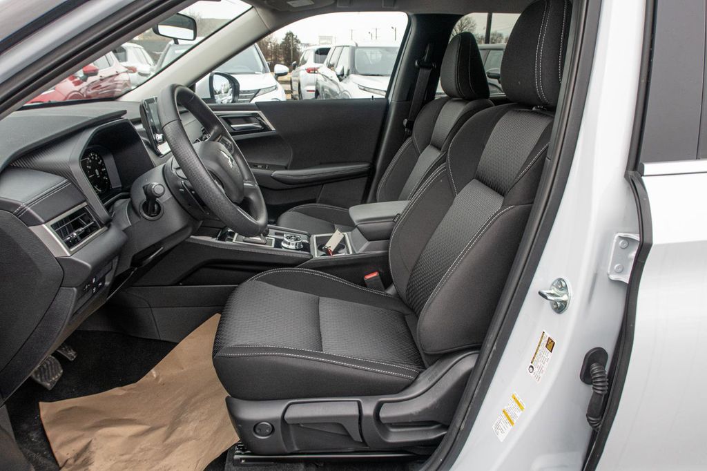 2025 Mitsubishi Outlander PHEV ES S-AWC