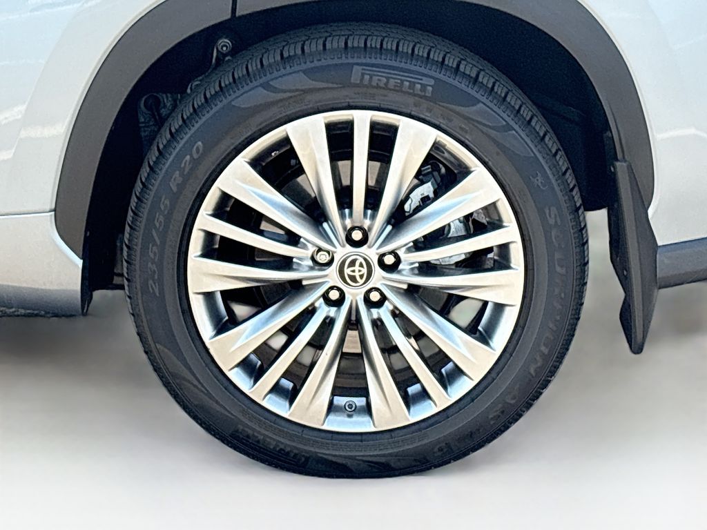 Thumbnail: 2024 Toyota Highlander - 32