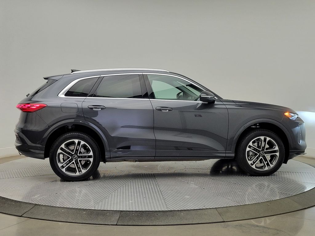 Thumbnail: 2025 Audi Q5 - 6