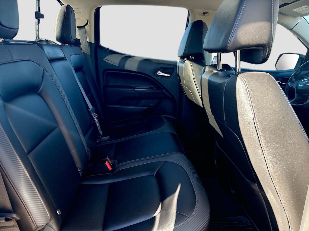 Used 2022 Black GMC AT4 w/Leather image 27
