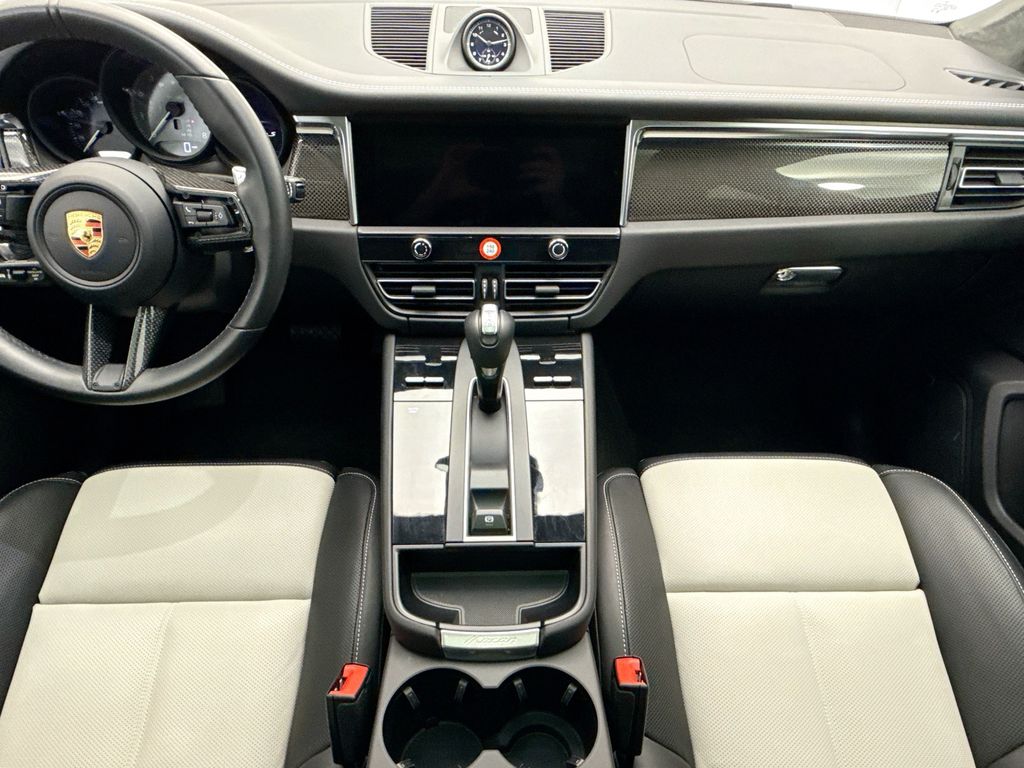 Thumbnail: 2024 Porsche Macan - 16