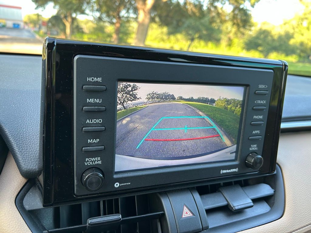 2022 Toyota RAV4 LE 24