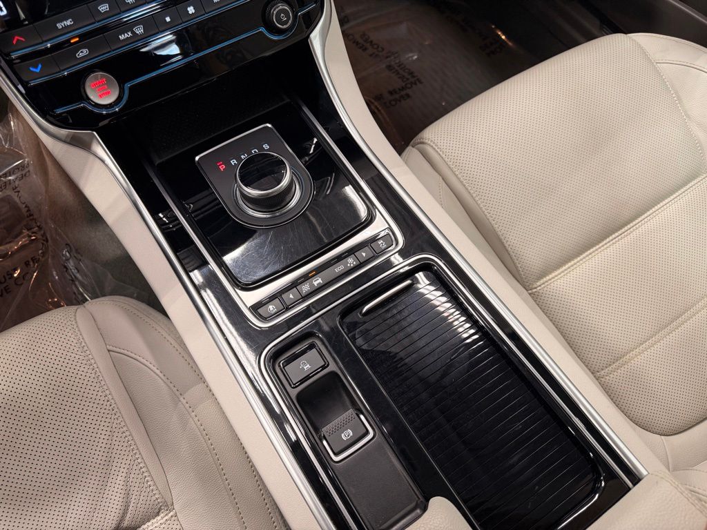 Thumbnail: 2018 Jaguar XE - 19