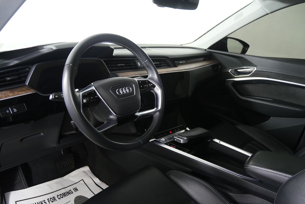Thumbnail: 2019 Audi e-tron - 13