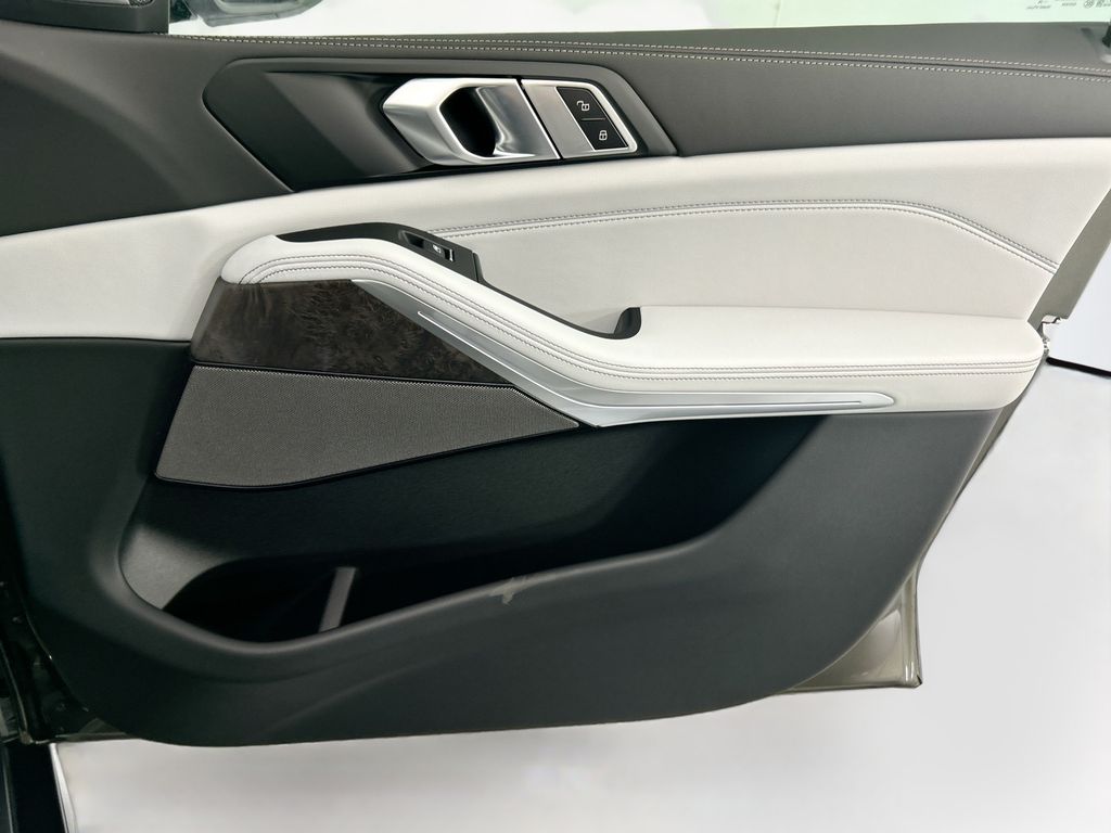 Thumbnail: 2026 BMW X5 - 24
