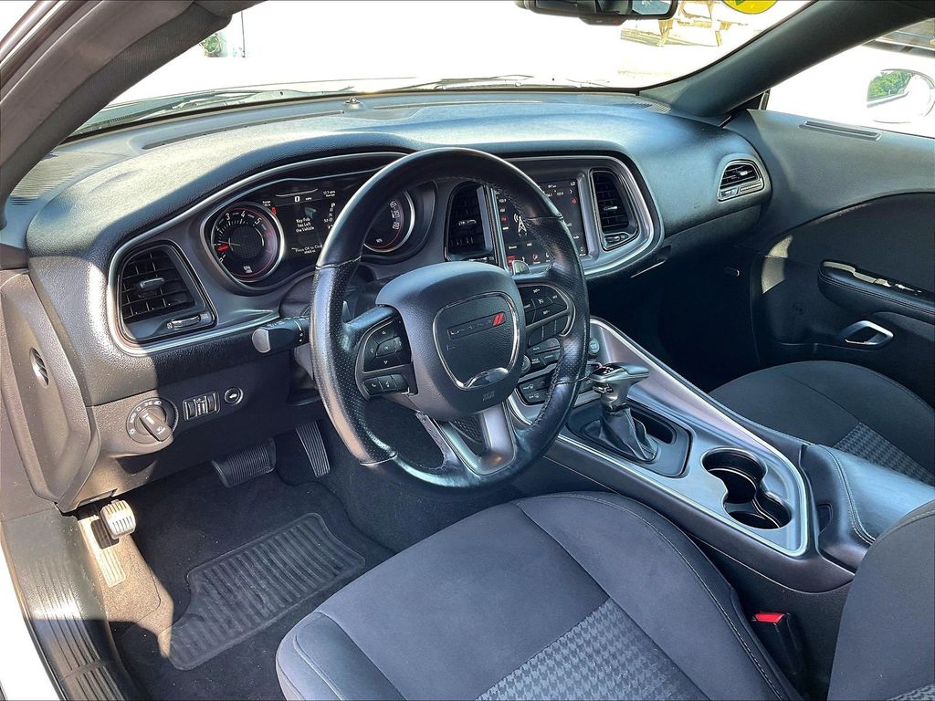 2019 Dodge Challenger — photo 8