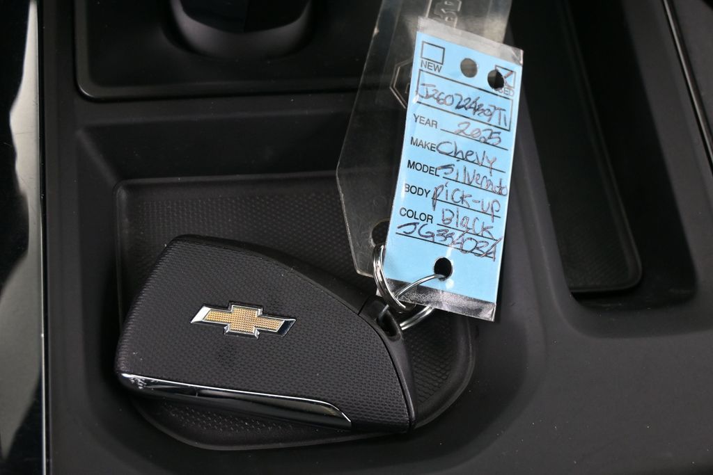 Used 2025 Black Chevrolet ZR2 image 39