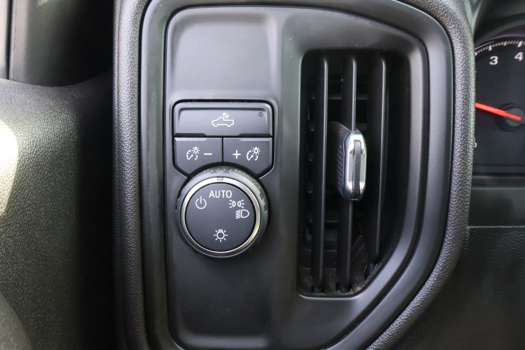 Thumbnail: 2021 Chevrolet Silverado 1500 - 32