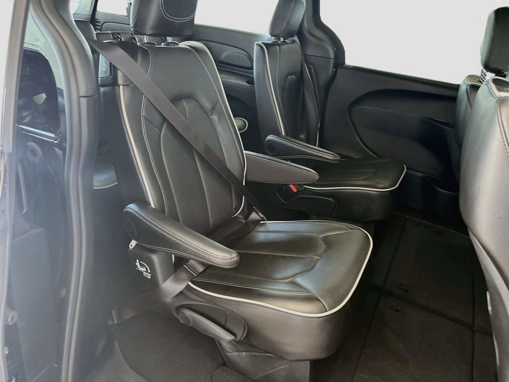 Used 2026 Black Chrysler Limited image 29