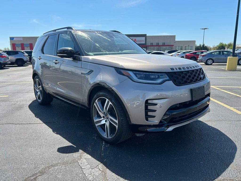 Silver 2024 Land Rover Discovery P300 Dynamic SE AWD SUV / Crossover All-Wheel Drive 8-Speed Automatic