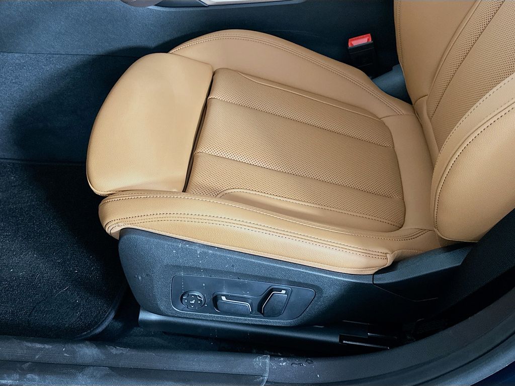 Thumbnail: 2025 BMW 3 Series - 21