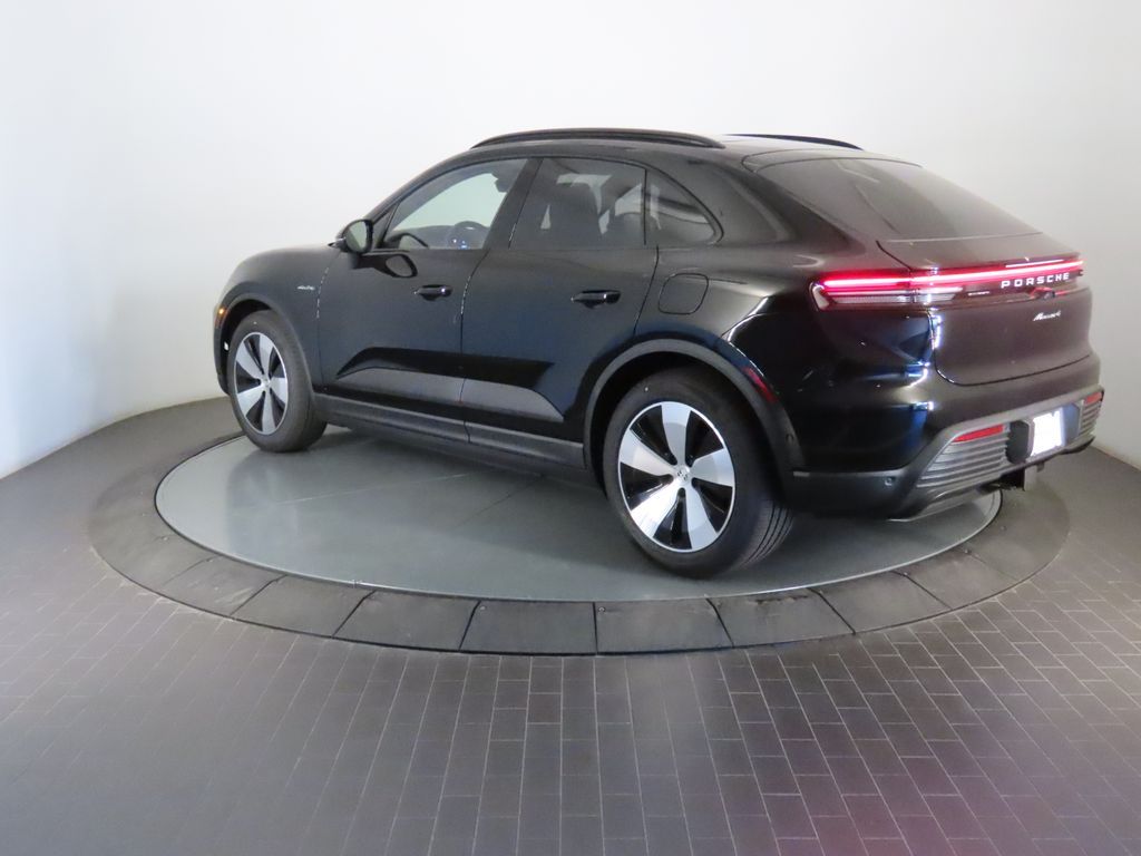 Thumbnail: 2026 Porsche Macan - 3