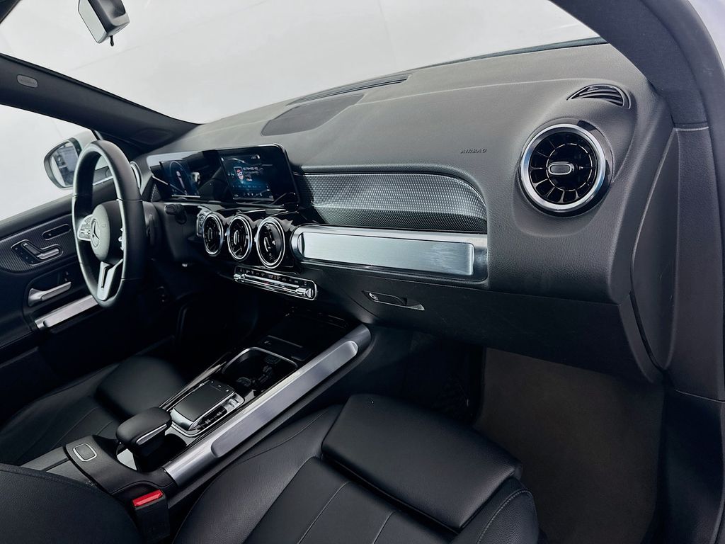 Thumbnail: 2020 Mercedes-Benz GLB - 28