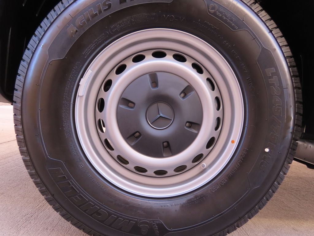 2025 Mercedes-Benz Sprinter 2500 29