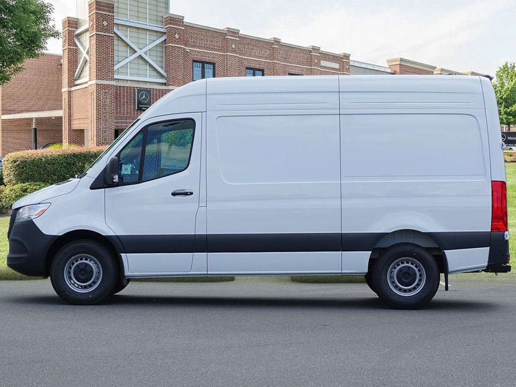 Thumbnail: 2025 Mercedes-Benz Sprinter - 5