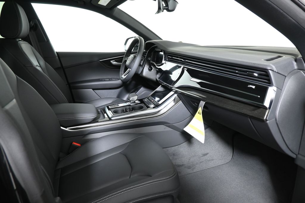 Thumbnail: 2025 Audi Q8 - 21