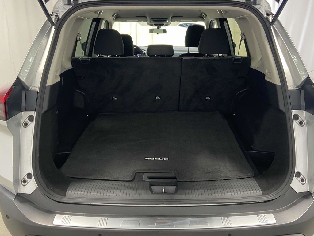 2023 Nissan Rogue SV photo 8