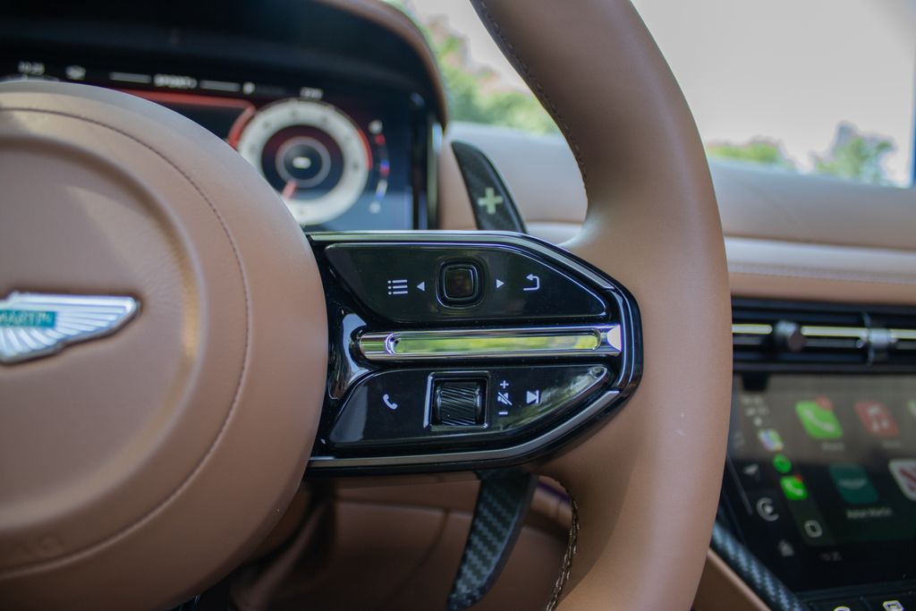 2025 Aston Martin DB12 Base - Photo 17
