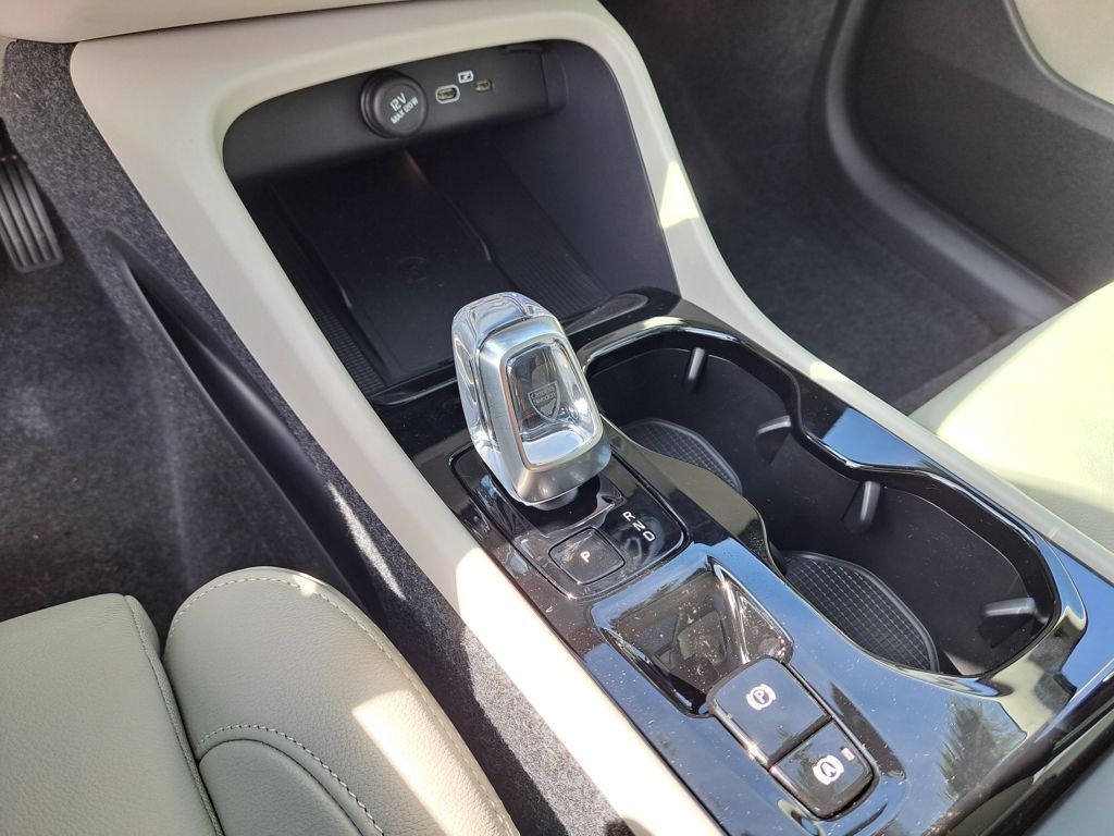 2026 Volvo XC40 Plus - Photo 10