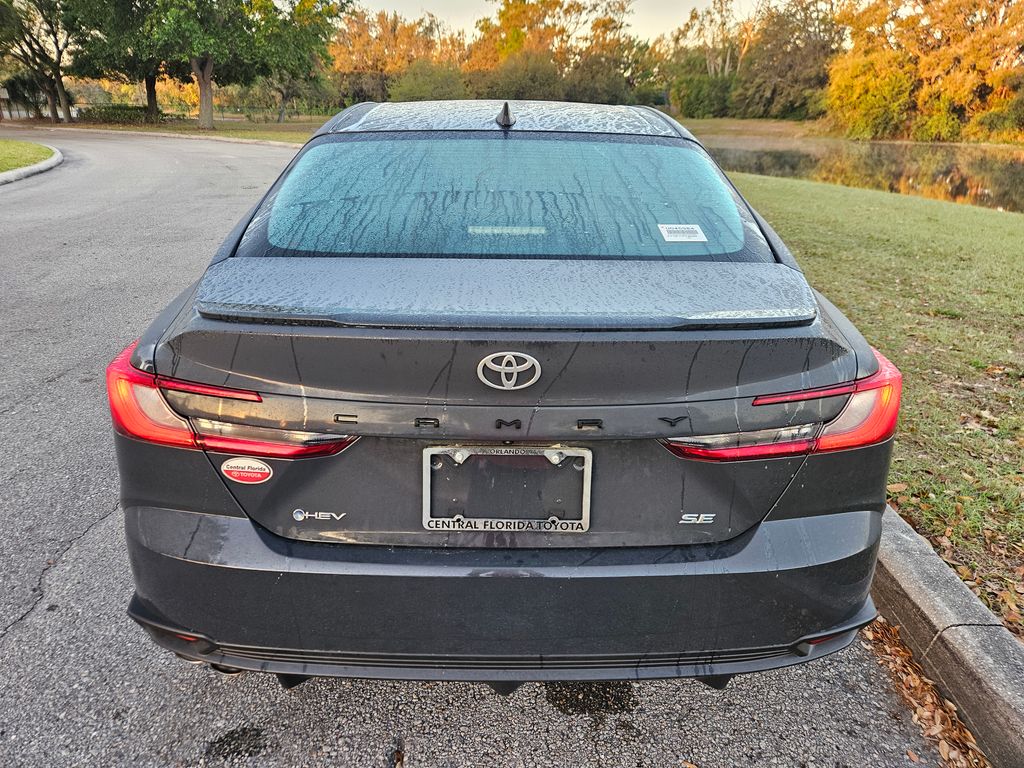 2025 Toyota Camry SE 4