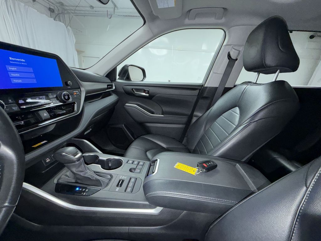 Used 2023 Toyota Highlander SUV