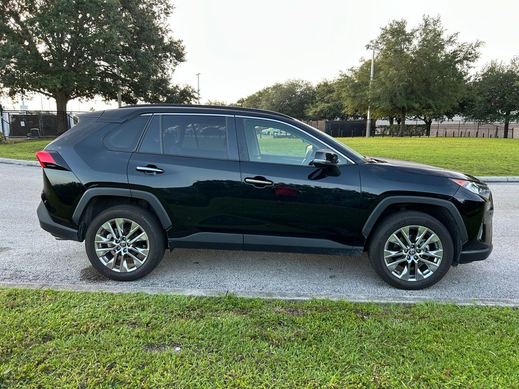Thumbnail: 2021 Toyota RAV4 - 6