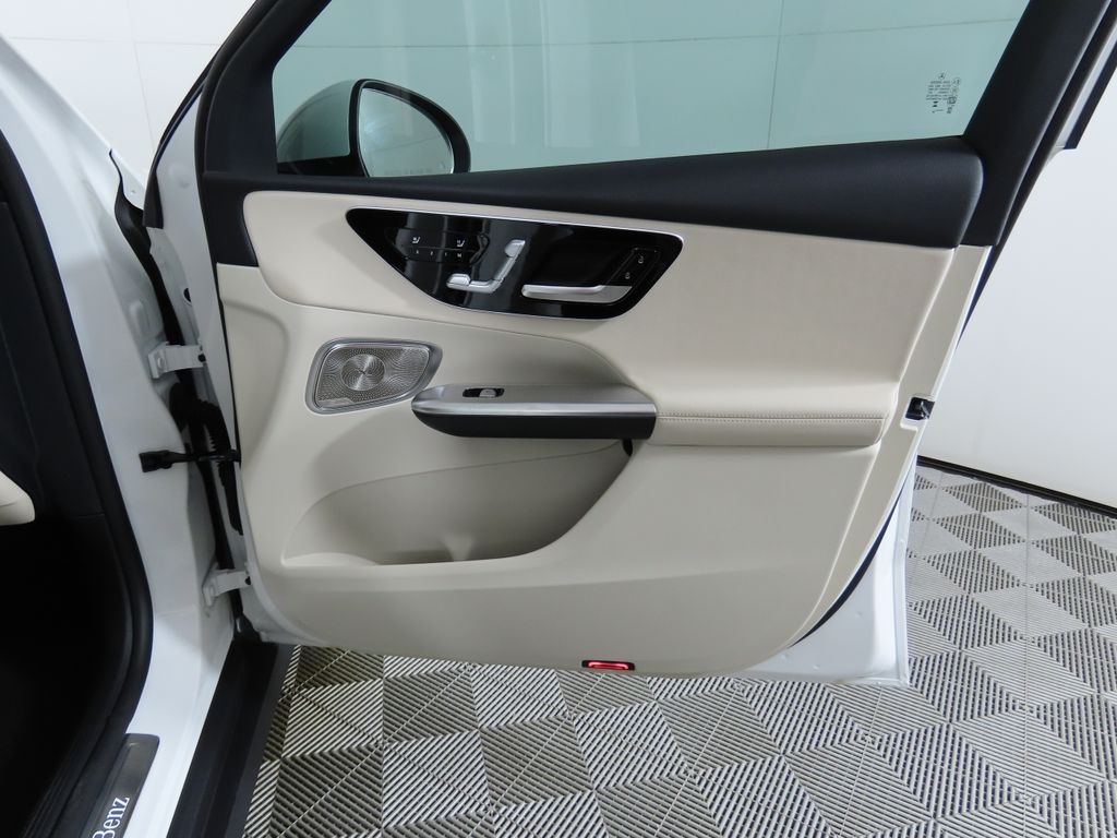2025 Mercedes-Benz GLC 300 26