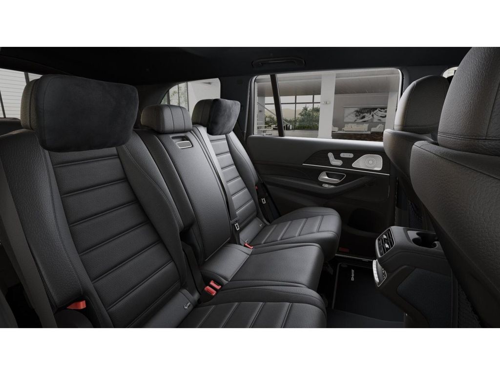 2025 Mercedes-Benz GLS 450 4MATIC 5