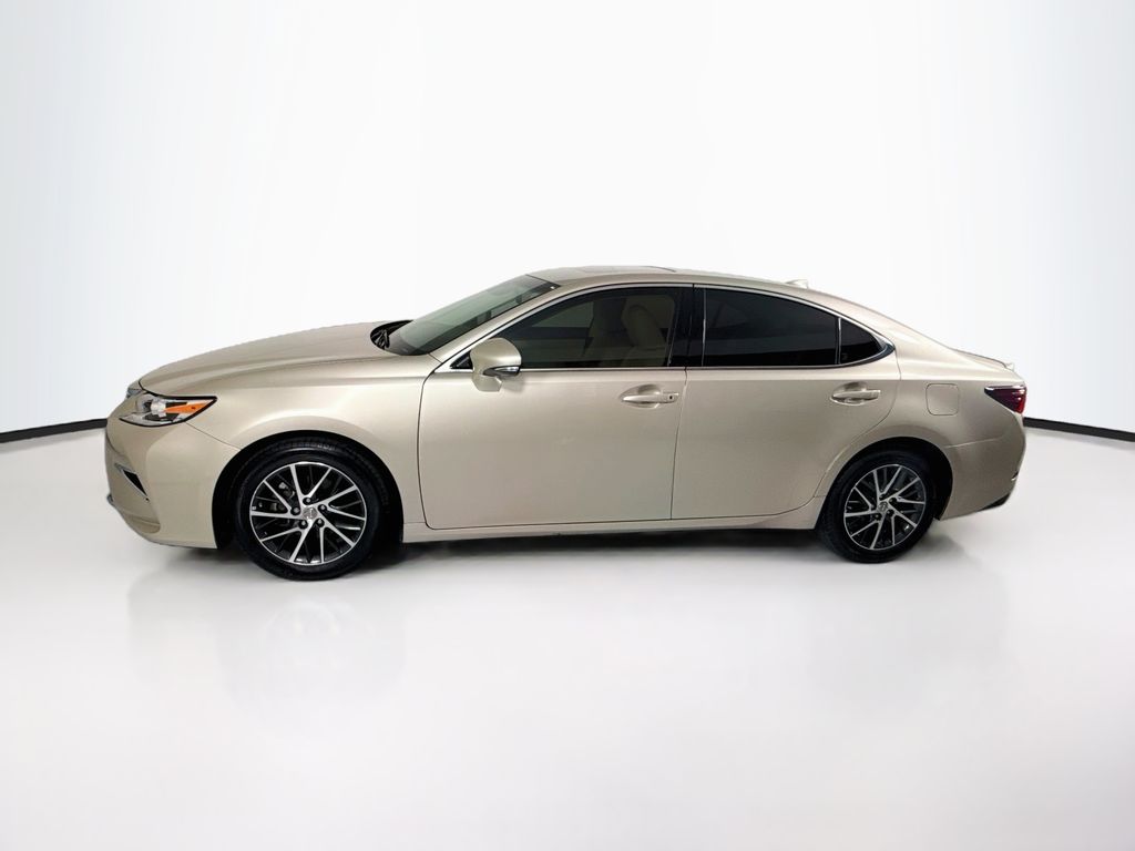 Thumbnail: 2016 Lexus ES - 8