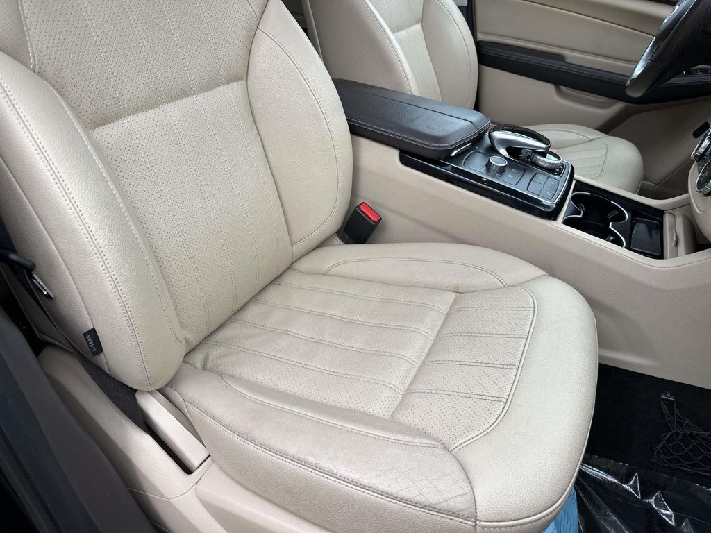 Thumbnail: 2016 Mercedes-Benz GLE - 22
