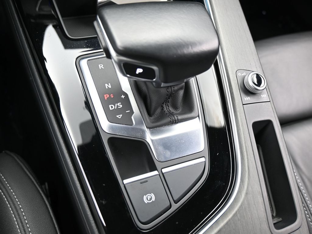 Used 2021 Ibis White Audi 45 S line Premium image 21