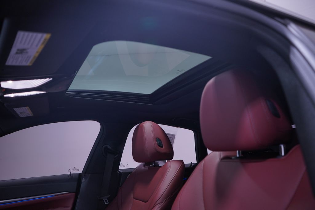 Thumbnail: 2023 BMW i4 - 8