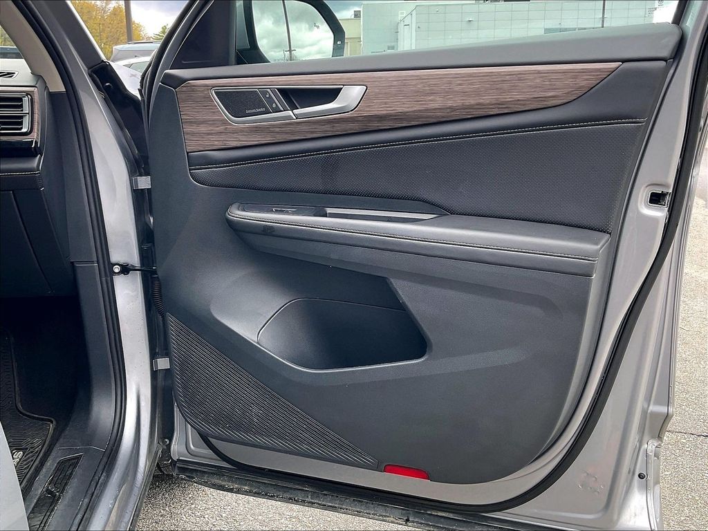 2024 Volkswagen Atlas — photo 11