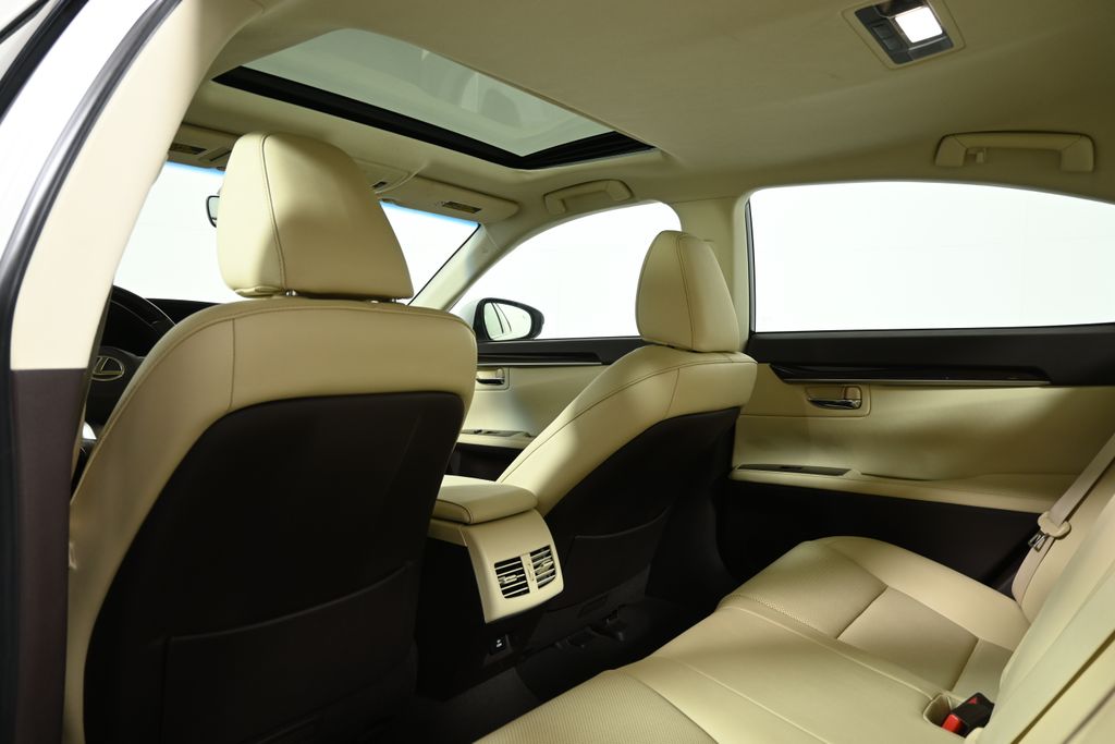 Thumbnail: 2016 Lexus ES - 32