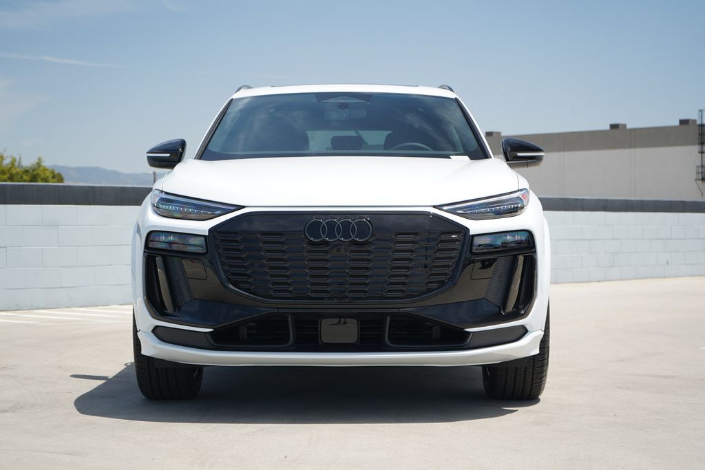 Thumbnail: 2027 Audi Q6 e-tron - 3