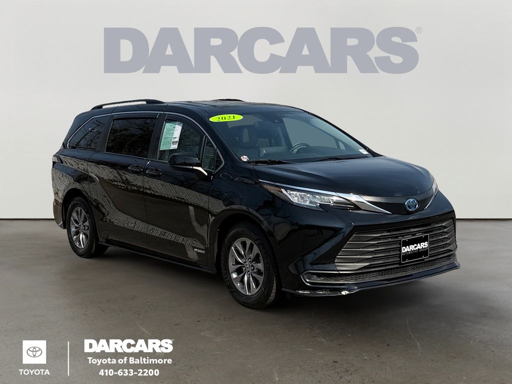 2021 Toyota Sienna LE 8-Passenger FWD