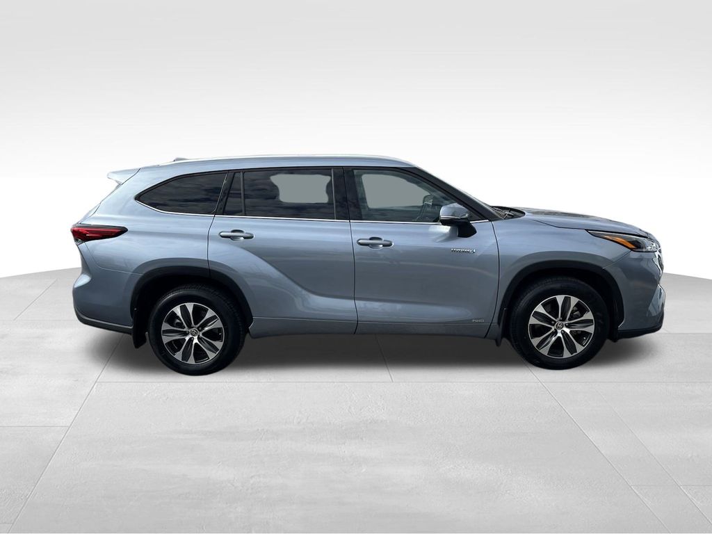 2021 Toyota Highlander Hybrid XLE 4