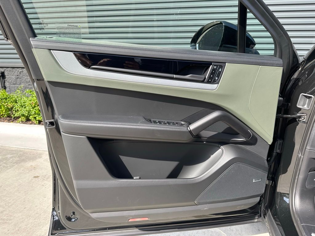 Thumbnail: 2025 Porsche  - 12