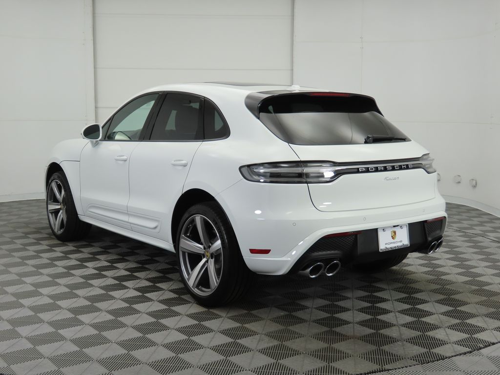 Thumbnail: 2024 Porsche Macan - 3