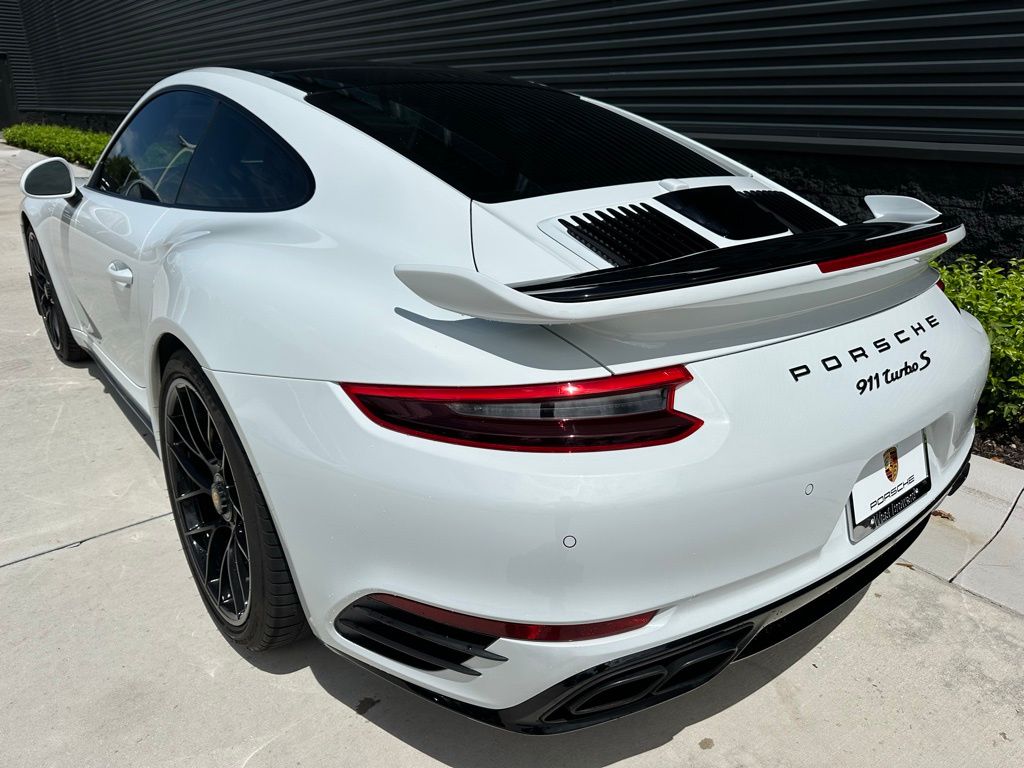 Thumbnail: 2017 Porsche 911 - 3