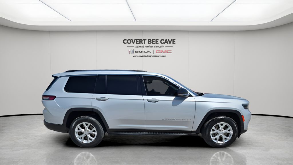 Used 2023 Silver Jeep Limited image 11